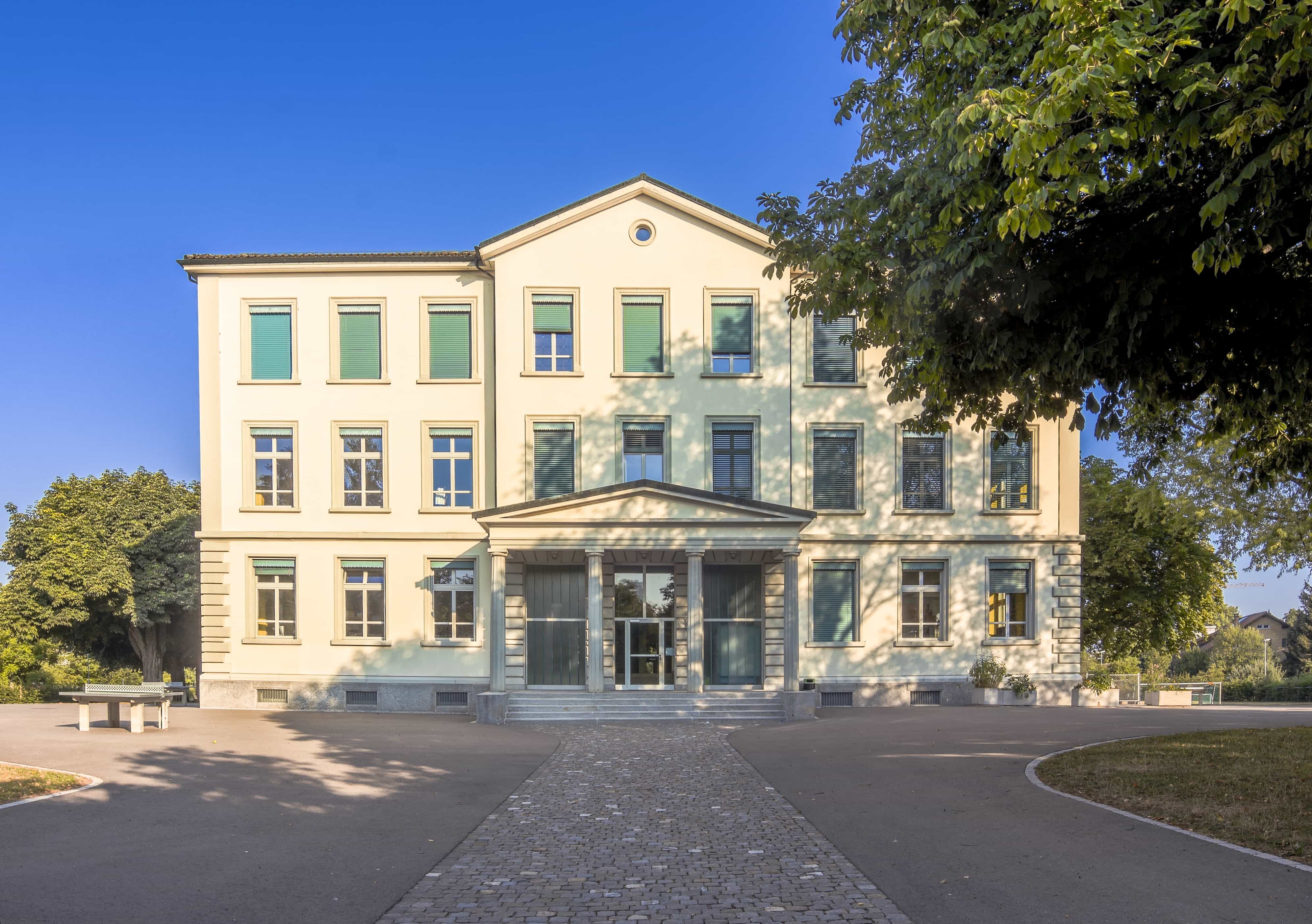 Aktuelles Foto Schulhaus